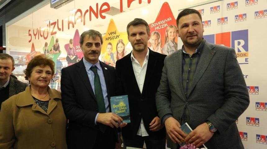 Başkan Alemdar&rsquo;dan Sakaryalı yazara imza g&uuml;n&uuml; ziyareti