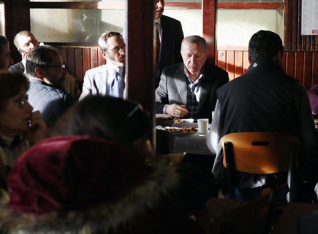 Erdoğan, Tarihi Çınaraltı Çay Bahçesi'nde vatandaşlarla sohbet etti 