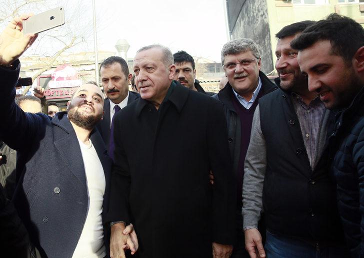 Erdoğan, Tarihi Çınaraltı Çay Bahçesi'nde vatandaşlarla sohbet etti 