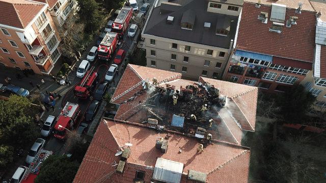 Üsküdar'da tadilat sırasında çatıda yangın çıktı