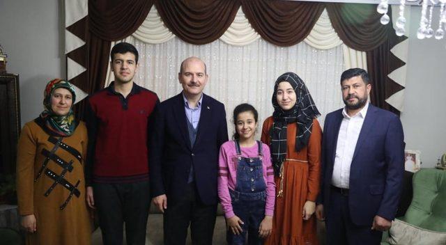 Bakan Soylu’dan 15 Temmuz şehidi özel harekat polisi Sancar’ın ailesine ziyaret