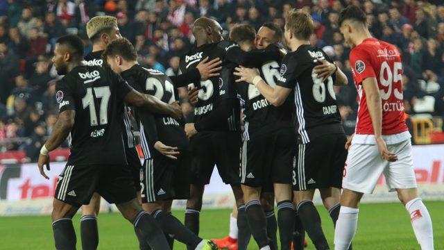 Adriano: Beşiktaş'la sözleşmemi uzatmak isterim