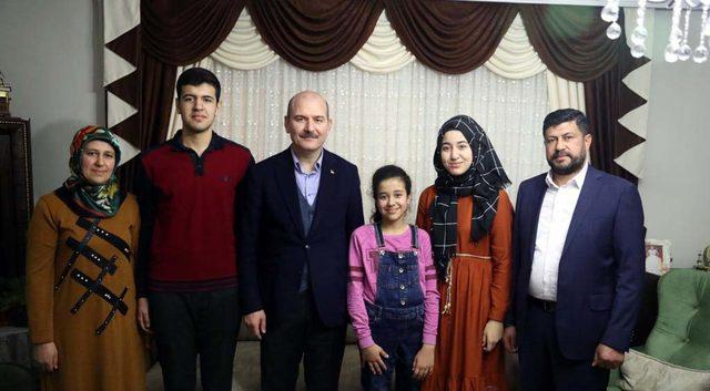 Bakan Soylu, 15 Temmuz şehidi özel harekat polisi Sancar'ın ailesini ziyaret etti