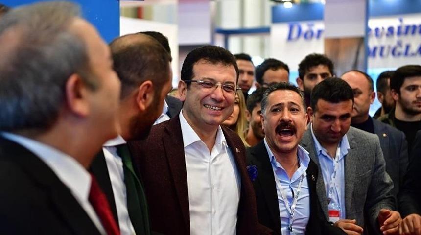 İmamoğlu ve AK Partili se&ccedil;men arasında dikkat &ccedil;eken diyalog: Sen bulguru ye, iyileşeceksin