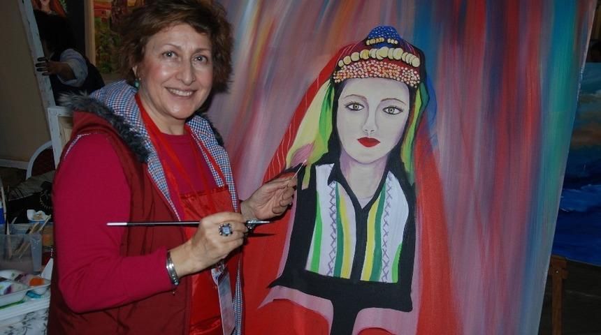 Ressam H&uuml;lya Sezgin Adana&rsquo;yı yazdı