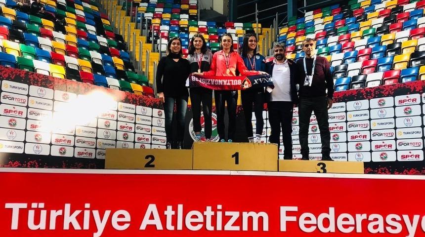 Karslı atlet T&uuml;rkiye Salon Şampiyonasında şampiyon oldu