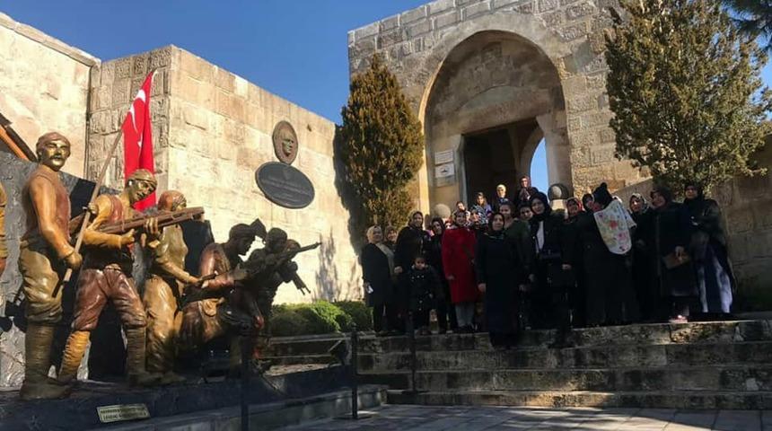 T&uuml;rk ve Suriyeli &ouml;ğrencileri Gaziantep&rsquo;i gezdi