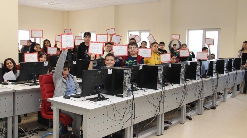Erciyes Teknopark&rsquo;ta &ldquo;Geleceği Kodlayan &Ccedil;ocuklar&rdquo;