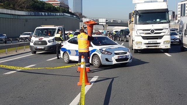 TEM'de kaza : Motosiklet sürücüsü hayatını kaybetti (1)