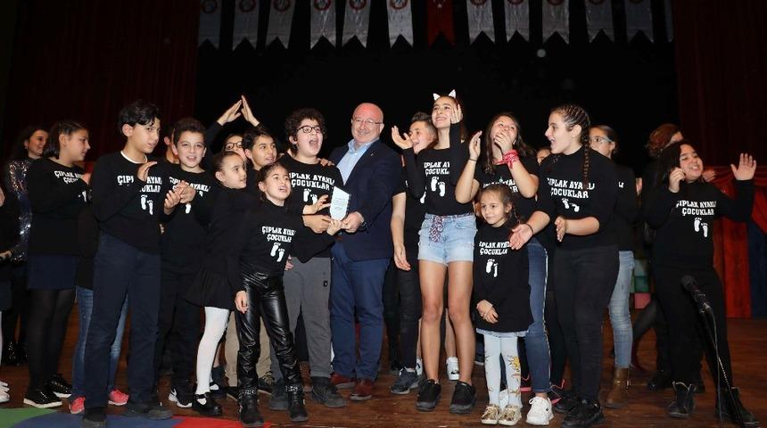 &Ccedil;ocuklar hem g&uuml;ld&uuml;rd&uuml; hem d&uuml;ş&uuml;nd&uuml;rd&uuml;