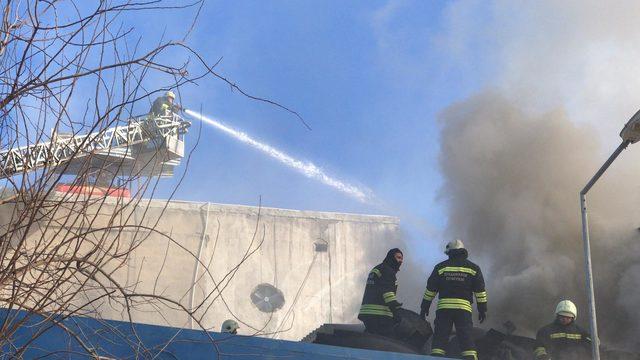 Diyarbakır'da lastik atölyesinde yangın