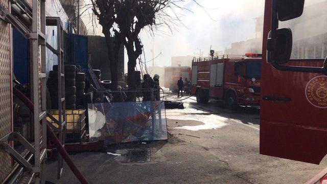 Diyarbakır'da lastik atölyesinde yangın