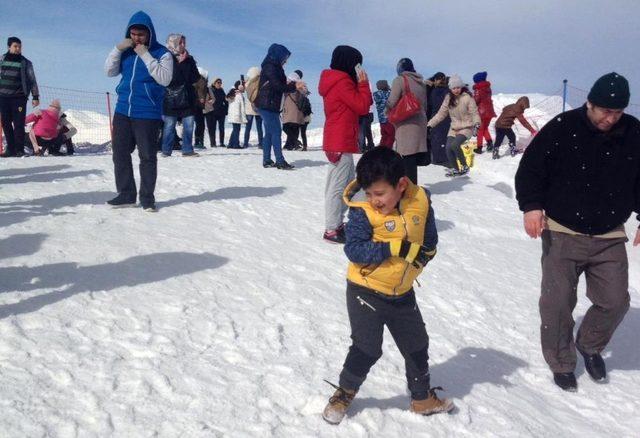 Öğrenciler Tahtalı’ya akın etti