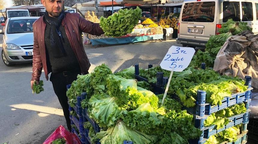Pazarcılar da y&uuml;ksek fiyatlardan şikayet&ccedil;i