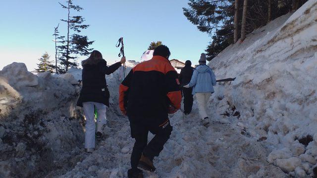 Uludağ'da çatıdan düşen kar kütlesi altında kalan 6 kişi kurtarıldı