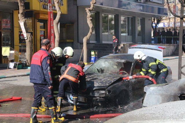 Şanlıurfa'da elektrik trafosunda patlama; araçlar alev aldı (2)- Yeniden