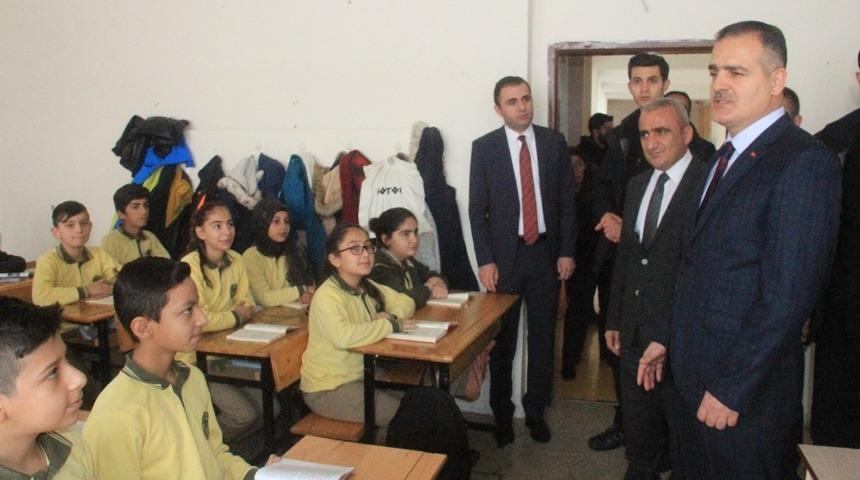 Hakkari&rsquo;de 70 bin 674 &ouml;ğrenci ders başı yaptı