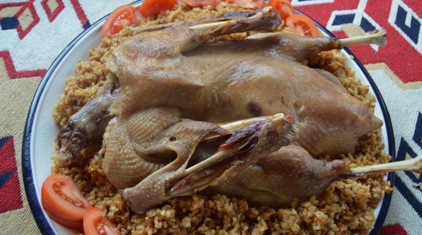 Frigya'nın 3 bin yıllık lezzeti yeniden mutfaklara girdi: Siyez buğdaylı kaz yemeği