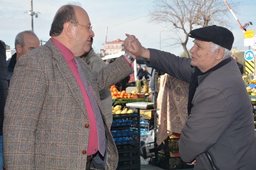 Başkan &Ouml;zakcan&rsquo;a pazar yerlerinde sevgi seli