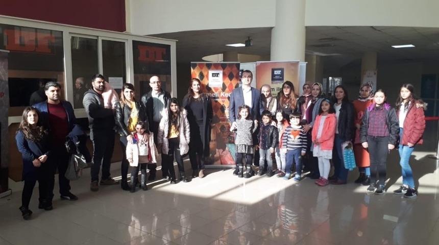 Şeker hastası &ccedil;ocuklar tiyatro ile buluştu