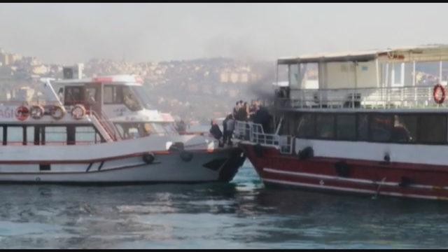 /ek fotoğraf ve bilgiyle/ Sarıyer'de tekne yangını