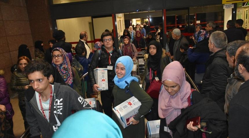 Şahinbey Belediyesi&rsquo;nin Umre&rsquo;ye g&ouml;nderdiği &ouml;ğrenciler Gaziantep&rsquo;e d&ouml;nd&uuml;