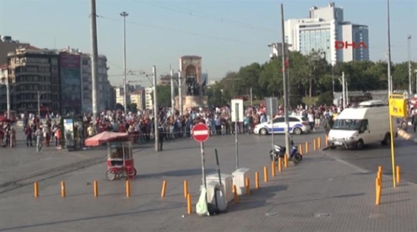 Taksim Meydanı'nda şüpheli çanta alarmı