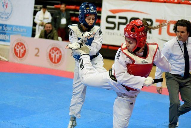 Büyükşehir’in Taekwondocuları Türkiye’yi temsil edecek