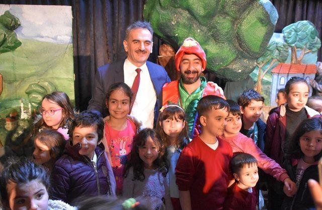 Gemlikli çocuklar tiyatroya doydu