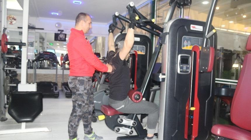 Bu dernek gen&ccedil;leri k&ouml;t&uuml; alışkanlıklardan uzaklaştırıp sporla tanıştırıyor