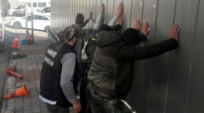 Narkotik polisinden okullar b&ouml;lgesinde uyuşturucu denetimi