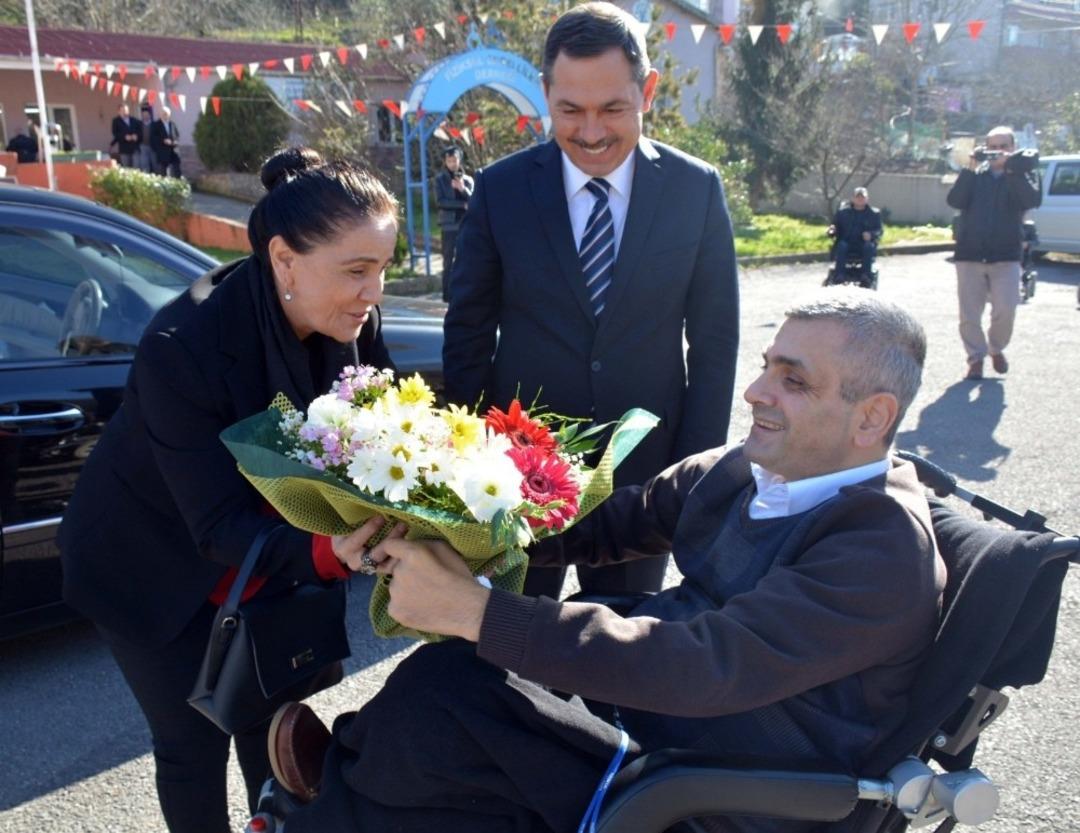 Uysal&rsquo;dan engellilere tam destek