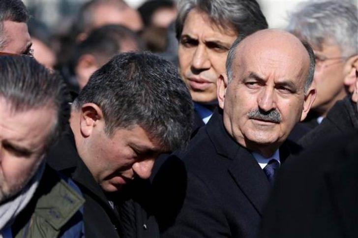 Saffet Sancaklı eşini son yolculuğuna uğurladı G5