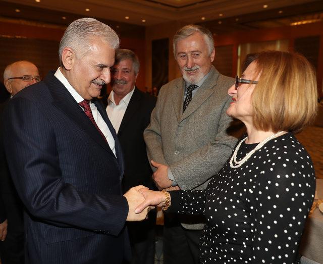 Binali Yıldırım okul arkadaşları ve öğretmenleriyle bir araya geldi