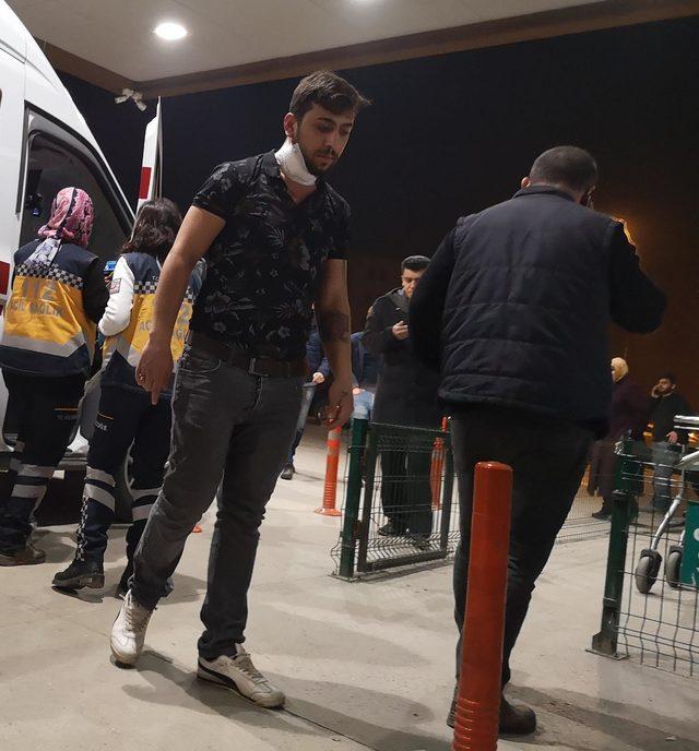 Alkol alırken tartıştığı 2 kişiyi bıçakla yaraladı