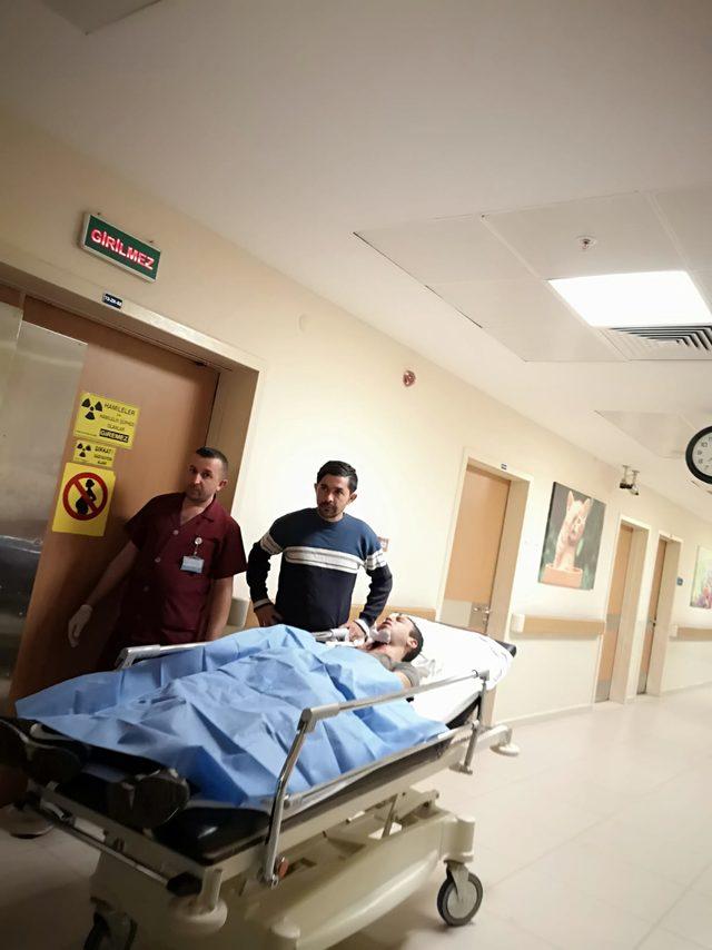 Alkol alırken tartıştığı 2 kişiyi bıçakla yaraladı