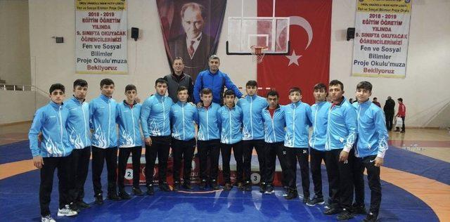 Güreş Eğitim Merkezi Sporcuları Madalyalara Ambargo koydu