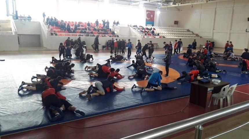 G&uuml;reş Eğitim Merkezi Sporcuları Madalyalara Ambargo koydu