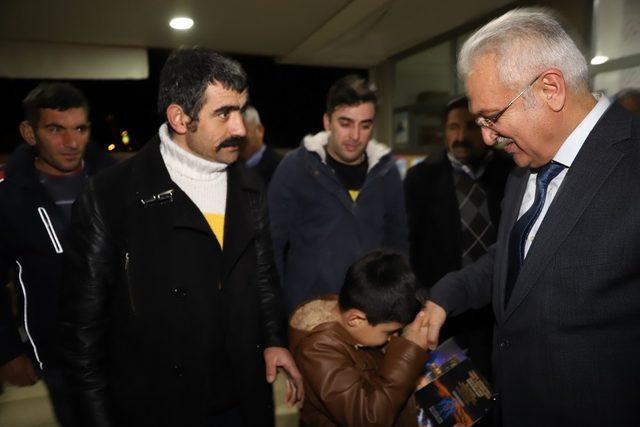 Başkan Başsoy Geçit Beldesi’nde ziyaretlerde bulundu