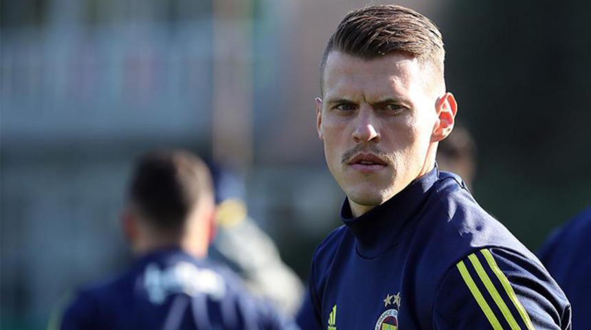 Fenerbahçe Skrtel'e şu anda kazandığının yarısı teklif etti