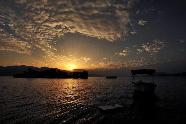 Bafa Gölü'nde görsel şölen! Buraya giden gün batmadan geri dönmüyor G4