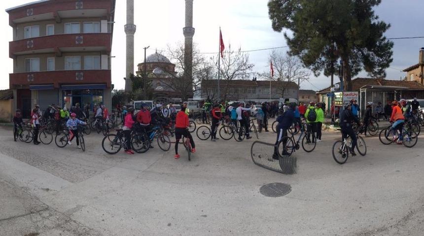 Bursalı bisikletçiler güzel havanın tadını çıkardı