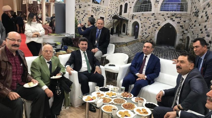 Rekt&ouml;r Karacoşkun İstanbul&rsquo;da EMITT Fuarına Katıldı