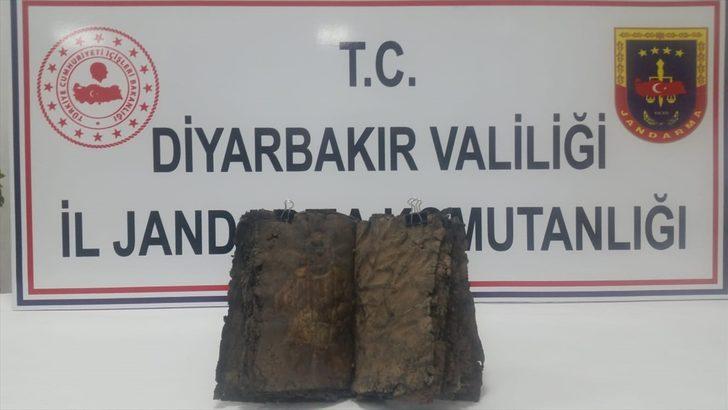 Diyarbakır'da bin 200 yıllık altın işlemeli İncil ele geçirildi G2