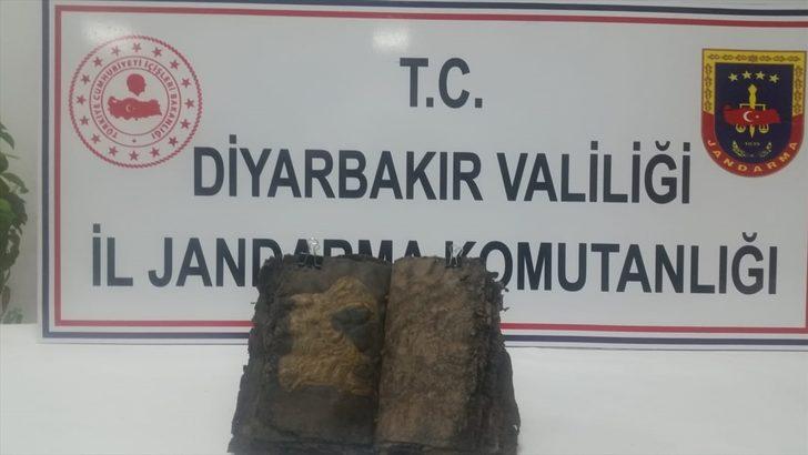 Diyarbakır'da bin 200 yıllık altın işlemeli İncil ele geçirildi G4