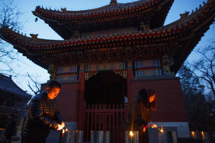 Çin 'Domuz Yılı'na girdi! Halk tapınaklara akın etti G1