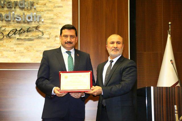 Başkan Ak’a Türk Dünyası Üstün Hizmet Plaketi