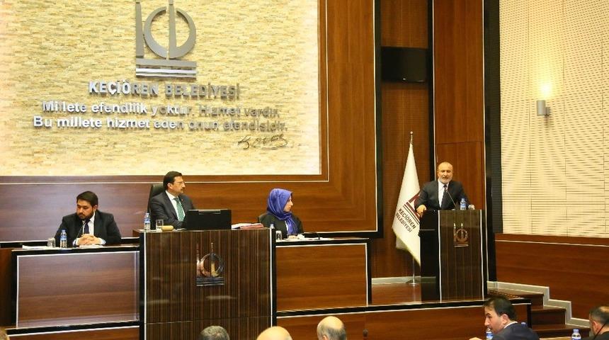 Başkan Ak&rsquo;a T&uuml;rk D&uuml;nyası &Uuml;st&uuml;n Hizmet Plaketi