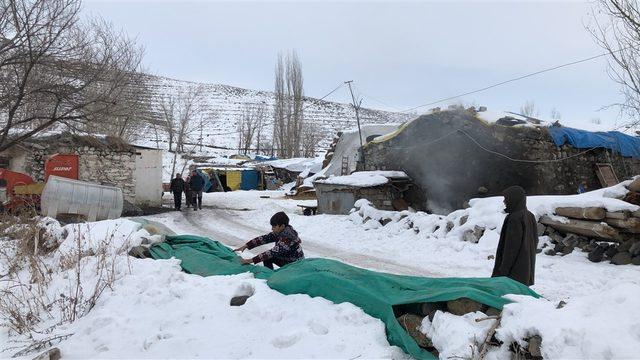 Baraj suları altında kalacak köyde taşınmayanların elektrikleri kesildi