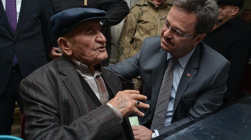 Vali Ünlü, şehit babasının taziyesine katıldı